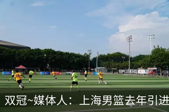 双冠~媒体人：上海男篮去年引进张镇麟 光转会费投入就超过5000万